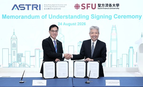Ir Dr Ted Suen, Chief Executive Officer of ASTRI (left) and Professor Stephen Cheung Yan-leung, President of Saint Francis University (right), sign a Memorandum of Understanding today (24 August) establishing a strategic partnership to advance research and development in AI-enabled biomaterials and digital health technologies.