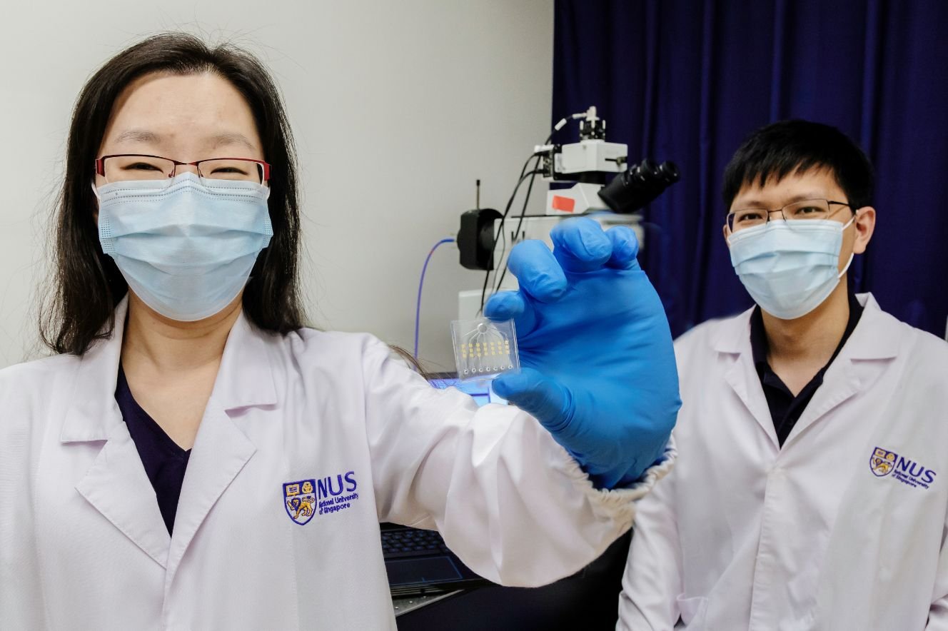 Assistant Professor Shao Huilin (left) and Dr Sijun Pan (right) and their team from NUS Biomedical Engineering and Institute for Health Innovation & Technology have developed ExoSCOPE, the world’s first blood test that measures the effectiveness of cancer treatment within 24 hours after treatment initiation.