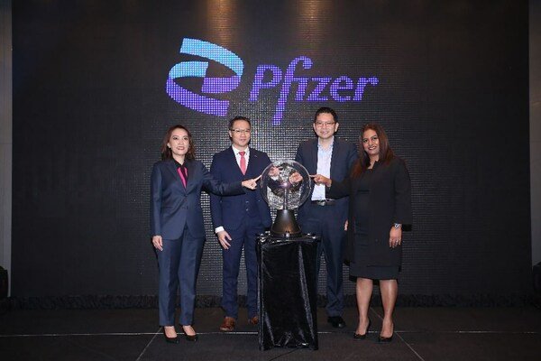 From left to right: Luksanawan Thangbaipool, Country Manager, Pfizer Malaysia, Brunei, and Pakistan, Dr. Ma Soot Keng, Council Member, National Heart Association of Malaysia; Professor Dr. Hoo Fan Kee, President, Malaysia Stroke Council and Dr. Sharlini T. Surendran, Country Medical Director, Pfizer Malaysia at the Pfizer Atrial Fibrillation Website Launch