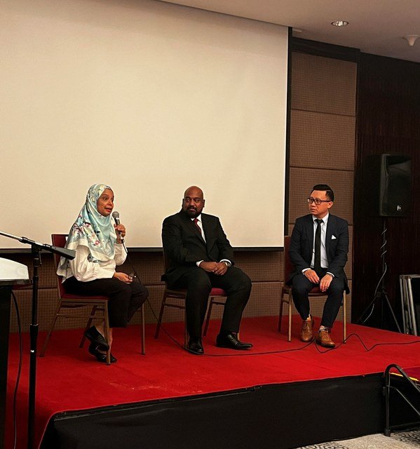 (From L- R) Dr. Yong Junina Fadzil, Consultant Paediatrician and Paediatric Cardiologist, Dr. Thanabalan Fonseka, Vaccines Medical Director at GSK Malaysia and Mr David Lin, Director, Communications, Government Affairs & Strategic Customer Solutions, GSK Malaysia & Brunei educating Malaysians on the importance of immunisation through vaccinations at GSK Vaccines Knowledge Sharing session.