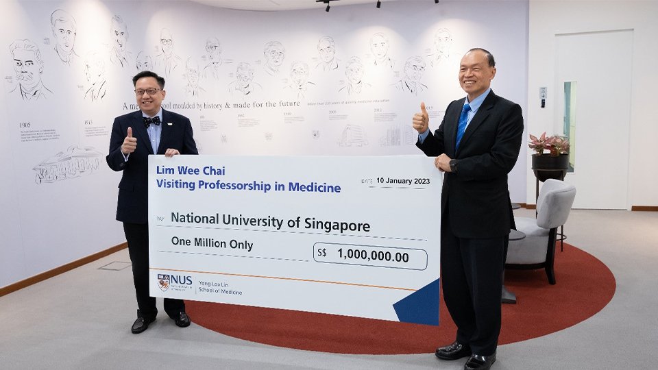 Professor Chong Yap Seng, Dean of NUS Yong Loo Lin School of Medicine (left) received a $1 million donation from Tan Sri Dr. Lim Wee Chai (right), to establish the Lim Wee Chai Visiting Professorship in Medicine.