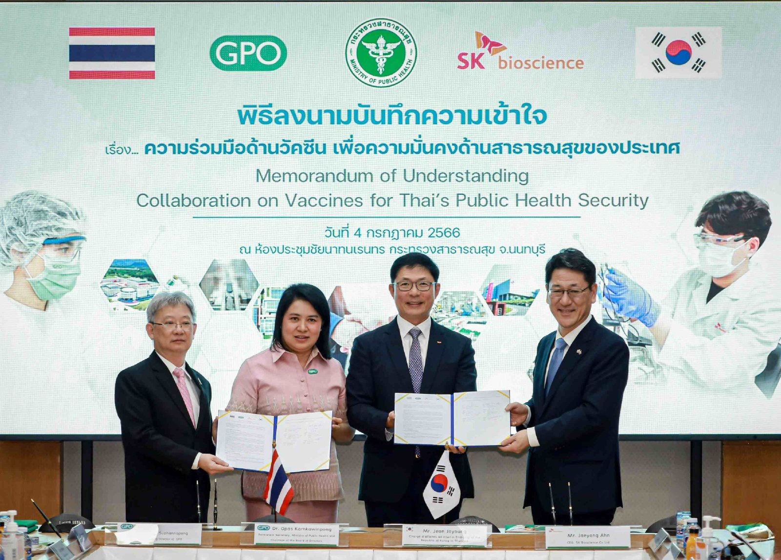 (From left) Dr. Opas Karnkawinpong, Permanent Secretary of the Ministry of Public Health, Dr. Mingkwan Suphannaphong, Managing Director of GPO, Jaeyong Ahn, CEO of SK bioscience, and Joyoung Jeon, Charge d'affaires ad interim, Embassy of the Republic of Korea in Thailand pose after signing a Memorandum of Understanding at the Ministry of Public Health of Thailand on July 4th. 