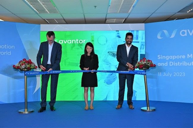 Avantor officially inaugurated its expanded Singapore Manufacturing & Distribution Hub. Standing from left to right: Christophe Couturier (EVP, Asia Middle East Africa, Avantor), Elaine Teo (SVP & Head, Investment Facilitation, Singapore EDB) and Narayana Rao Rapolu (VP, Biopharma, Asia Middle East Africa, Avantor).